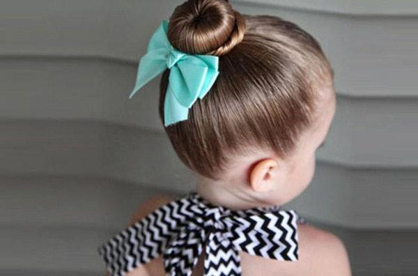 16 kieu toc dep cho be di choi tet thuc hien trong 5 phut, ai cung phai khen nuc no - 1