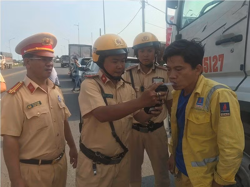 Lại phát hiện tài xế dương tính với ma tuý ở TPHCM - ảnh 6