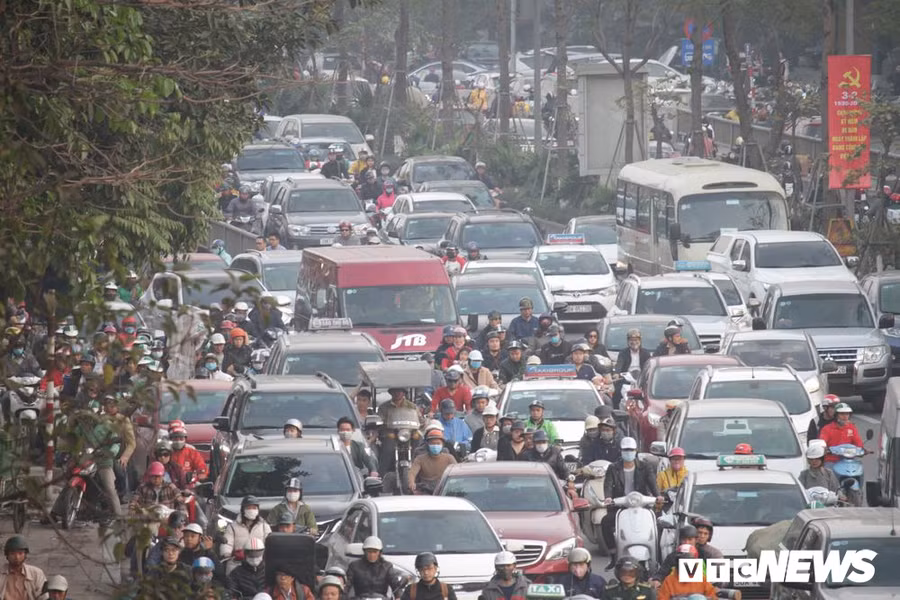 Anh: Can Tet Nguyen dan, Ha Noi un tac kinh hoang hinh anh 3