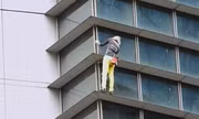 Kinh ngạc "người nhện" tay không chinh phục tòa nhà 47 tầng ở Philippines