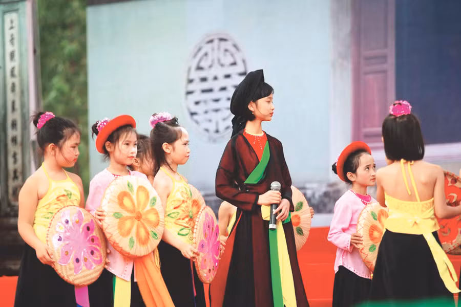 Thế hệ măng non trên quê hương quan họ. Ảnh: Thế Đại.