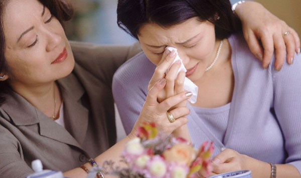 Ra khỏi tòa, tôi bật khóc khi thấy mẹ chồng đứng đợi sẵn với lon nước sâm và đưa tôi cuốn sổ tiết kiệm 500 triệu đồng - Ảnh 2. Ra khỏi tòa, tôi bật khóc khi thấy mẹ chồng đứng đợi sẵn với lon nước sâm và đưa tôi cuốn sổ tiết kiệm 500 triệu đồng - Ảnh 2.