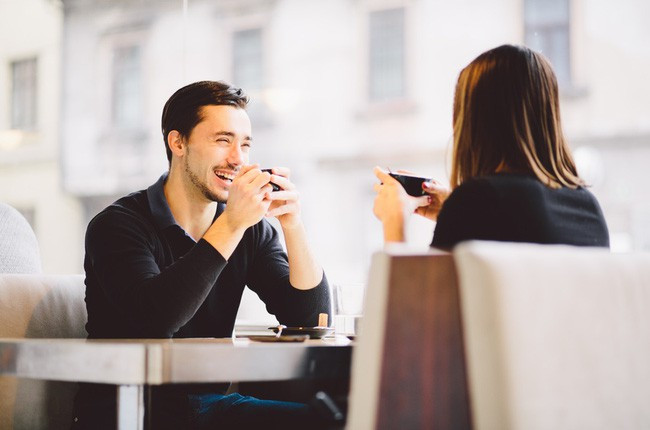 Ra khỏi tòa, tôi bật khóc khi thấy mẹ chồng đứng đợi sẵn với lon nước sâm và đưa tôi cuốn sổ tiết kiệm 500 triệu đồng - Ảnh 1. Ra khỏi tòa, tôi bật khóc khi thấy mẹ chồng đứng đợi sẵn với lon nước sâm và đưa tôi cuốn sổ tiết kiệm 500 triệu đồng - Ảnh 1.