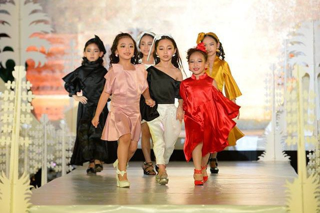 Một số mẫu thời trang được trình diễn tại buổi lễ công bố sự kiện.