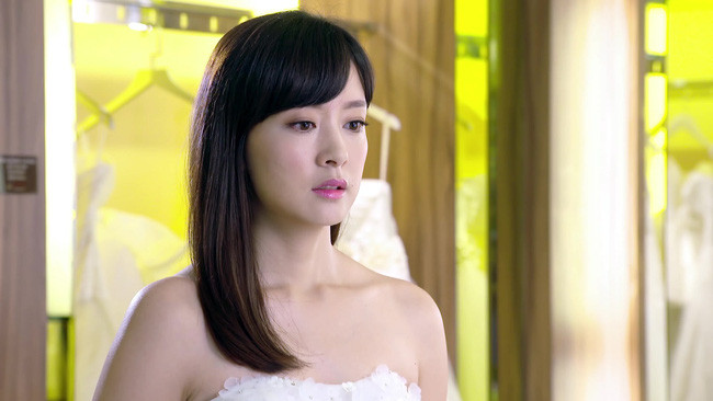 Vô tình đọc tin nhắn của chồng sắp cưới, em quyết định hủy hôn ngay giữa đám hỏi