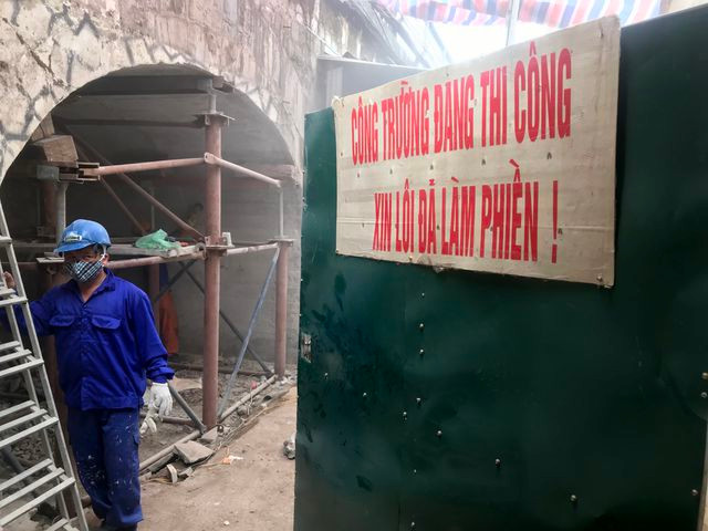 Hà Nội: Mục sở thị việc đục thông vòm cầu đường sắt chạy qua phố cổ - 10 Hà Nội: Mục sở thị việc đục thông vòm cầu đường sắt chạy qua phố cổ - 10