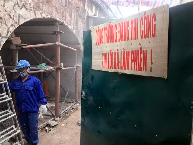 Hà Nội: Mục sở thị việc đục thông vòm cầu đường sắt chạy qua phố cổ - 10