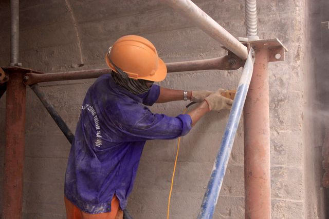 Hà Nội: Mục sở thị việc đục thông vòm cầu đường sắt chạy qua phố cổ - 6 Hà Nội: Mục sở thị việc đục thông vòm cầu đường sắt chạy qua phố cổ - 6