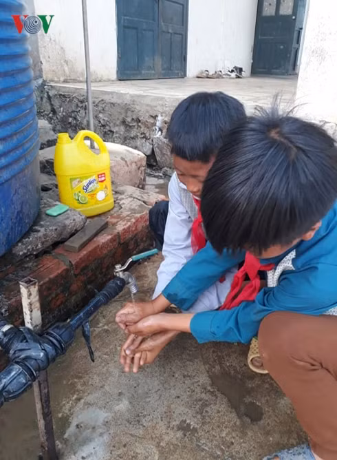 diem truong tieu hoc vung 3 chieng cong, son la thieu nuoc tram trong hinh 2