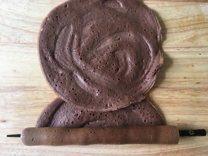 Cách làm bánh cuộn chocolate ngon đẹp không cần lò cach lam banh cuon chocolate ngon dep khong can lo 2