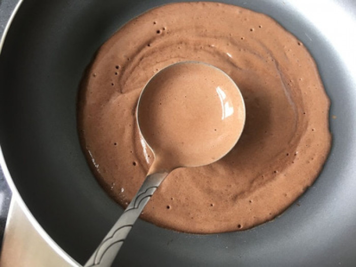 Cách làm bánh cuộn chocolate ngon đẹp không cần lò cach lam banh cuon chocolate ngon dep khong can lo 4