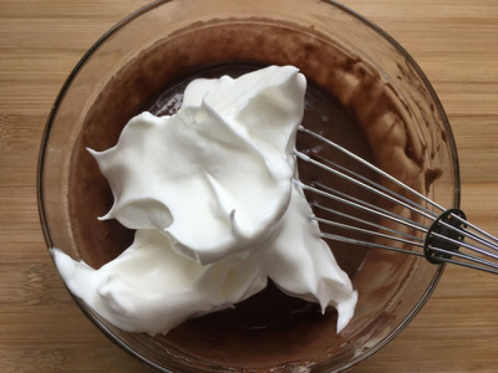 Cách làm bánh cuộn chocolate ngon đẹp không cần lò cach lam banh cuon chocolate ngon dep khong can lo 5