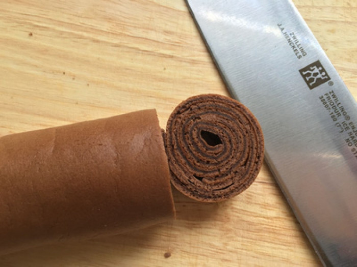 Cách làm bánh cuộn chocolate ngon đẹp không cần lò cach lam banh cuon chocolate ngon dep khong can lo 1