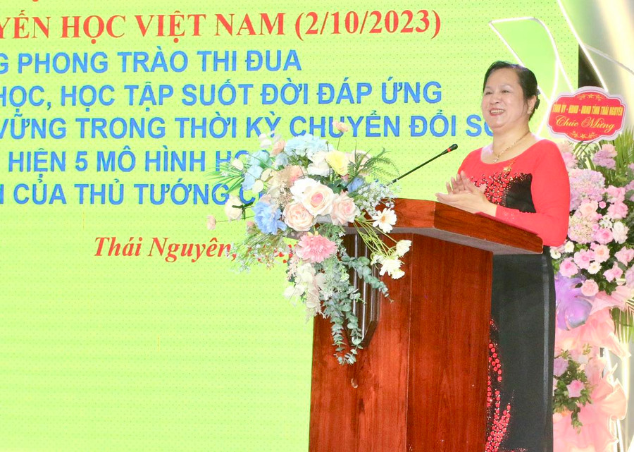 Bà Đỗ Thị Thìn, Chủ tịch Hội Khuyến học tỉnh Thái Nguyên.