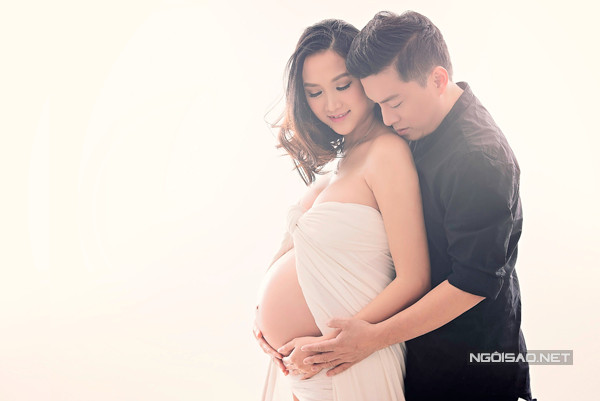 Yến Phương tiết lộ, bộ ảnh mới chỉ được chụp vào tuần trước, tranh thủ khi ông xã cô đi diễn ở Cali. Người chụp là một cô bạn thân thiết với Yến Phương từ hồi cấp 3 ở Việt Nam nên hai vợ chồng cô rất yên tâm. lam-truong-hon-bung-bau-7-thang-cua-vo-1