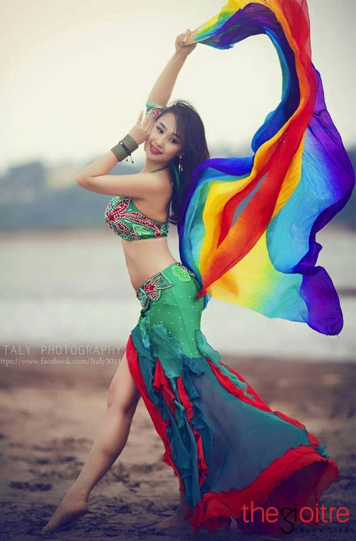 Cô giáo dạy Bellydance Dư Ngân. Cô giáo dạy Bellydance Dư Ngân.