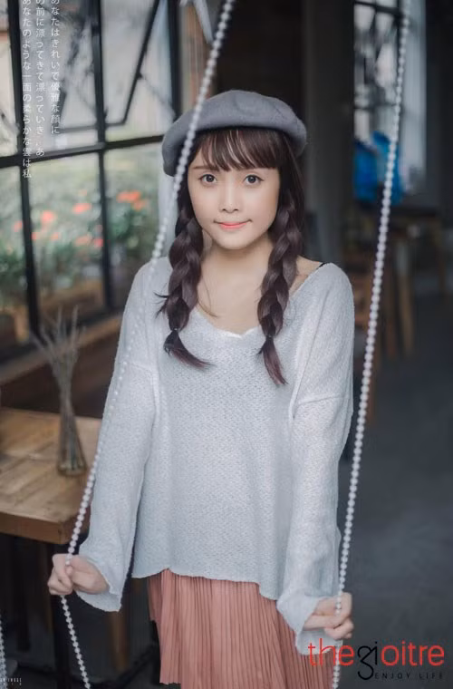 Sở hữu vẻ ngoài xinh đẹp cùng chiều cao 1m62 Bích Ngọc có rất nhiều lợi thế trong việc môi trường nghệ thuật. Nhưng cô nàng cho biết trở thành một giáo viên giỏi, được nhiều thế hệ học sinh biết tới là đích tới của Ngọc.