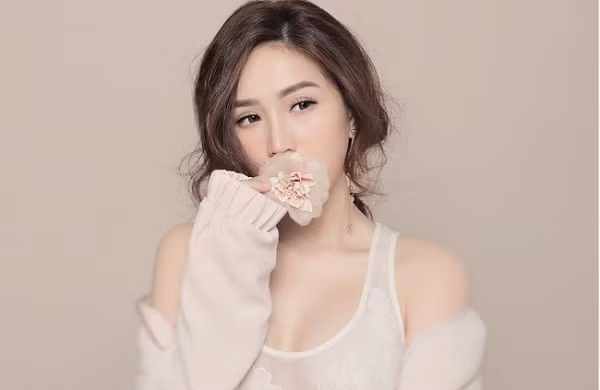 Rũ bỏ hình tượng dễ thương ngày nào, Bảo Thy đã trở thành một cô nàng xinh đẹp và quyến rũ vô cùng.