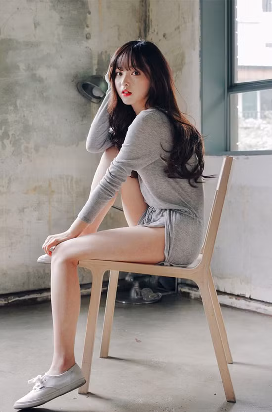 hot-girl-han-xinh-nhu-mong-dat-show-lam-mau-online-3