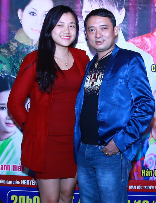 Chiến Thắng từng rất tự hào khi đưa bạn gái kém 18 tuổi đi sự kiện cùng mình. on-ao-vu-ban-gai-nghe-si-chien-thang-tu-tu-vi-cu-soc-chia-tay