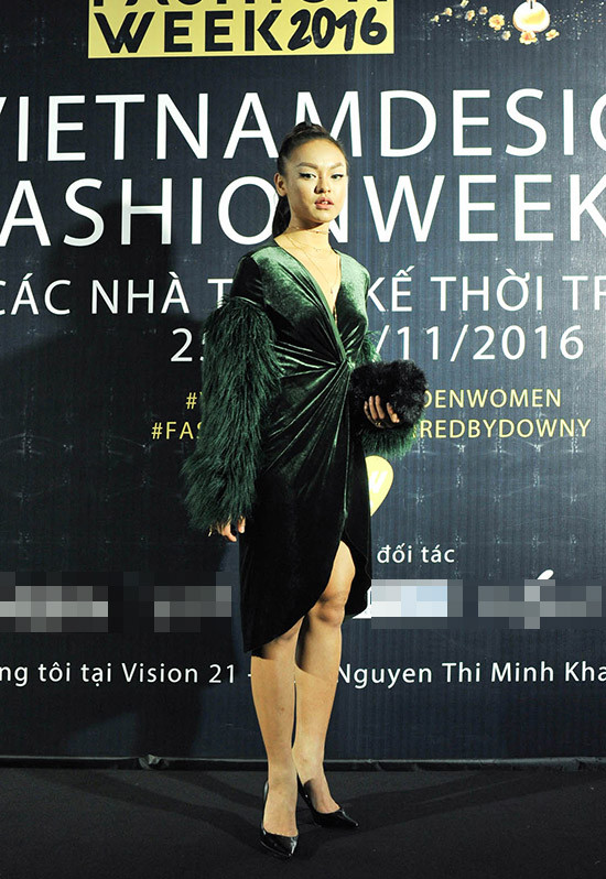 huong-giang-idol-khac-la-voi-toc-gia-bac-trang-4