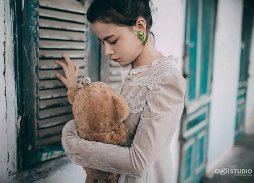 Người giao tiếp với San dễ dàng ấn tượng với khuôn mặt toát lên vẻ hồn nhiên, trong sáng nhưng cũng không kém phần cá tính, sành điệu của cô nàng.