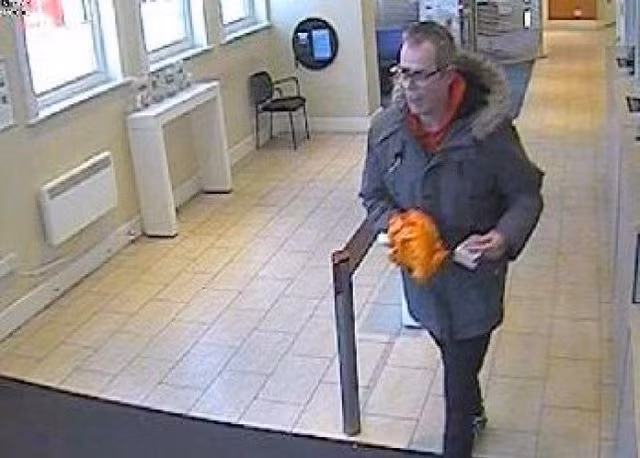 Kết quả bi thảm của kẻ cầm chuối đi... cướp ngân hàng