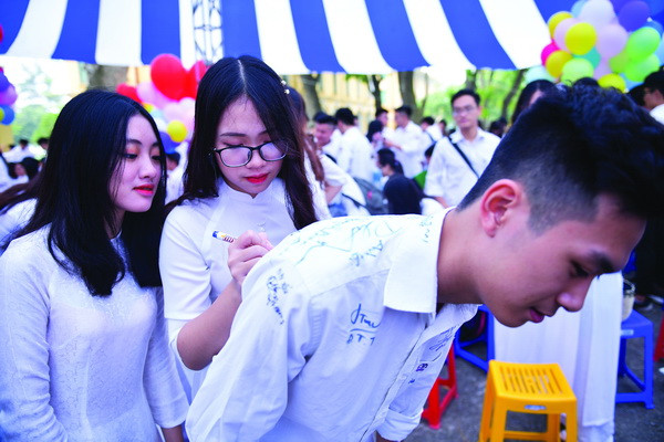 Lưu giữ kỷ niệm.