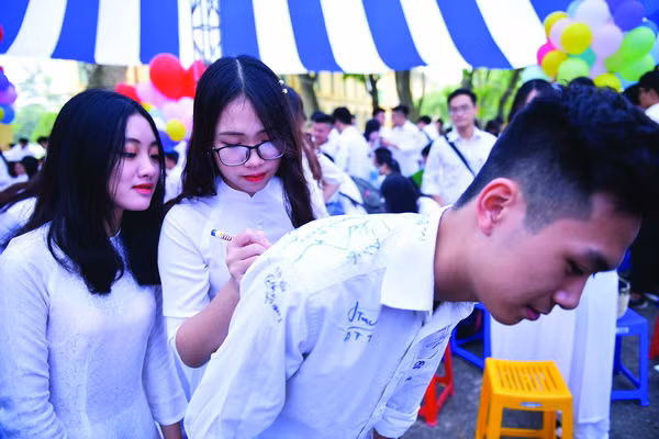 Lưu giữ kỷ niệm.