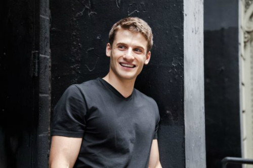 Zachariah Reitano - Đồng sáng lập kiêm CEO Roman Zachariah Reitano - Đồng sáng lập kiêm CEO Roman