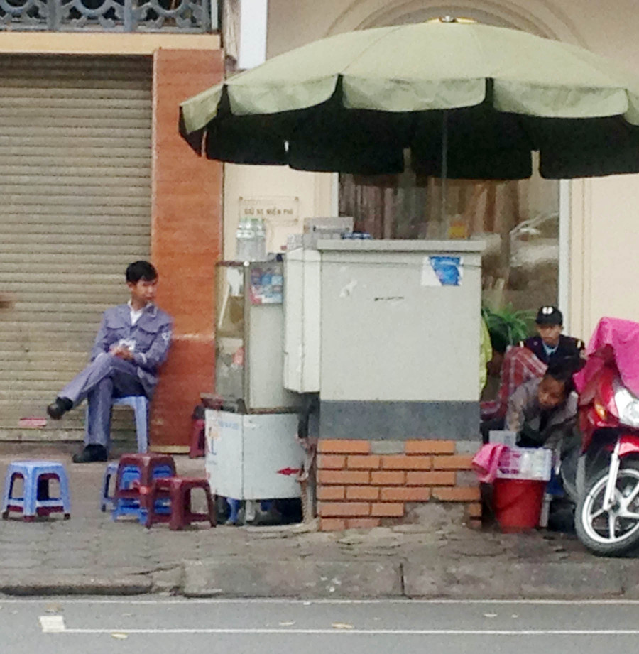 Người dân thờ ơ trước nguy hiểm của tủ điện