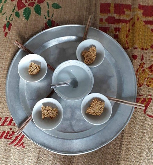 Bữa cơm ngày cuối tháng. Bữa cơm ngày cuối tháng.