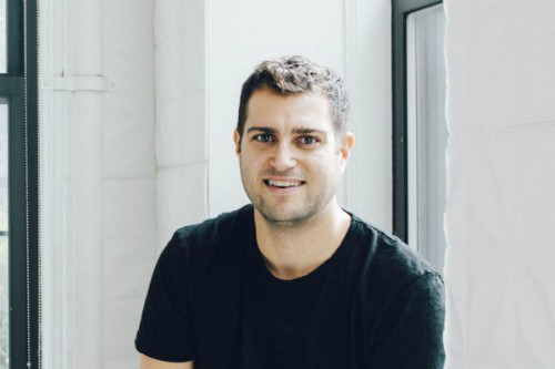 Joel Wishkovsky - Đồng sáng lập kiêm CEO Simple Contacts Joel Wishkovsky - Đồng sáng lập kiêm CEO Simple Contacts