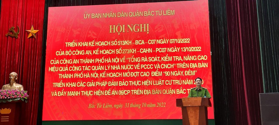 Thượng tá Bùi Đăng Tuấn - Phó Trưởng Công an quận Bắc Từ Liêm phát biểu khai mạc. Thượng tá Bùi Đăng Tuấn - Phó Trưởng Công an quận Bắc Từ Liêm phát biểu khai mạc.