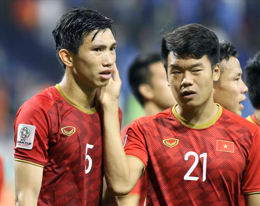 Cầu thủ gốc Thái Bình buồn bã sau trận thua Nhật Bản tại Asian Cup 2019. Ảnh Hữu Phạm