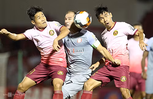 Trận derby Sài Gòn diễn ra tẻ nhạt, có ít nhiều pha bóng nguy hiểm.