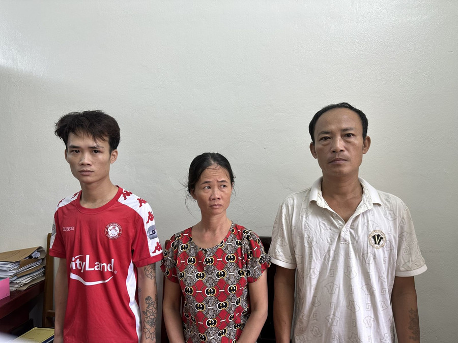 Vợ chồng ông Cường và con trai cùng chống trả lại lực lượng chức năng. (Ảnh: CATH).