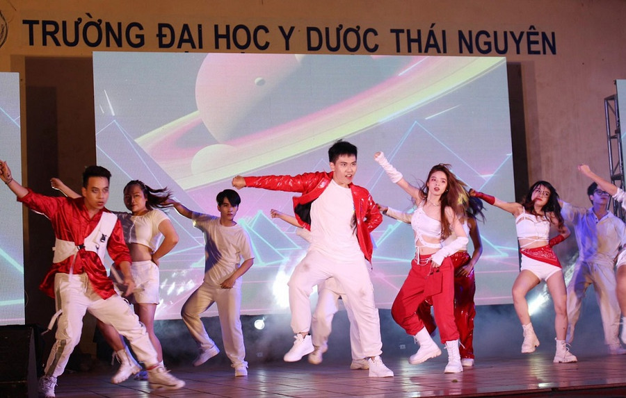Bùng nổ đêm chung kết toàn quốc RISING SHOWCASE 2022 ảnh 3 Bùng nổ đêm chung kết toàn quốc RISING SHOWCASE 2022 ảnh 3