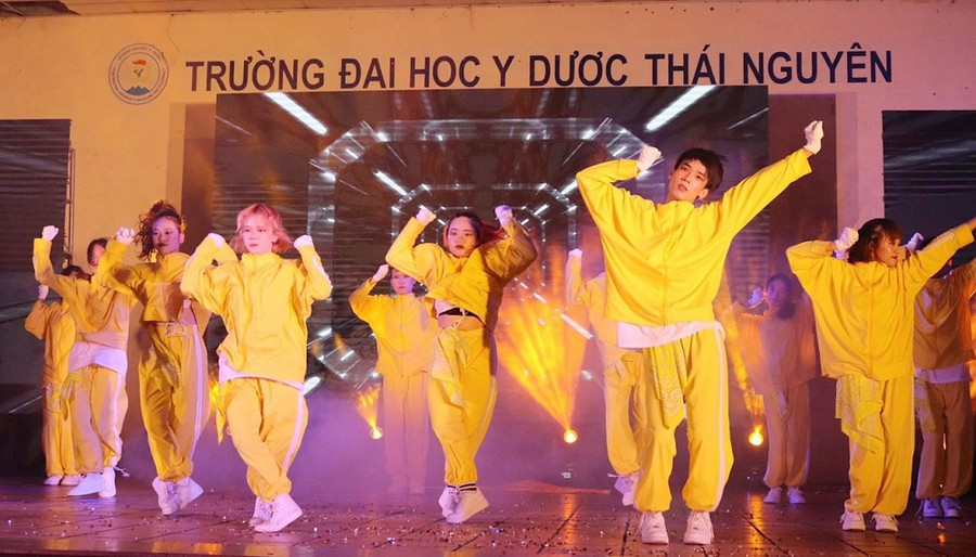 Bùng nổ đêm chung kết toàn quốc RISING SHOWCASE 2022 ảnh 6 Bùng nổ đêm chung kết toàn quốc RISING SHOWCASE 2022 ảnh 6