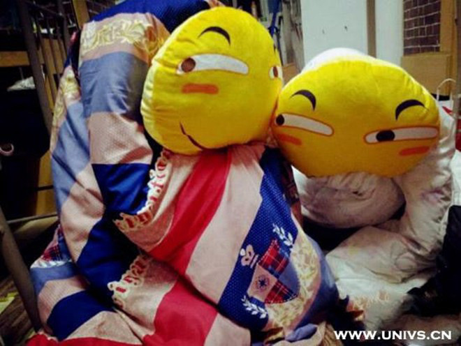 Đi kiểm tra ký túc xá, thầy giám thị tá hoả khi thấy rất nhiều "sinh vật lạ" với vẻ mặt đáng ghét trong phòng - Ảnh 5. Đi kiểm tra ký túc xá, thầy giám thị tá hoả khi thấy rất nhiều "sinh vật lạ" với vẻ mặt đáng ghét trong phòng - Ảnh 5.