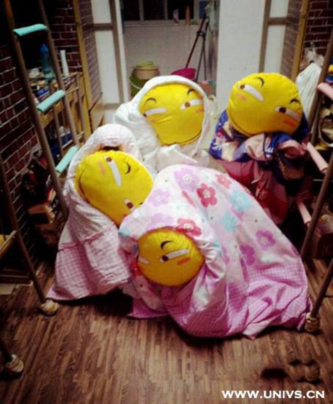 Đi kiểm tra ký túc xá, thầy giám thị tá hoả khi thấy rất nhiều "sinh vật lạ" với vẻ mặt đáng ghét trong phòng - Ảnh 5. Đi kiểm tra ký túc xá, thầy giám thị tá hoả khi thấy rất nhiều "sinh vật lạ" với vẻ mặt đáng ghét trong phòng - Ảnh 5.