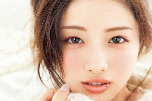 Những vị trí nốt ruồi chứng tỏ bạn là một người vô cùng đào hoa ảnh 2