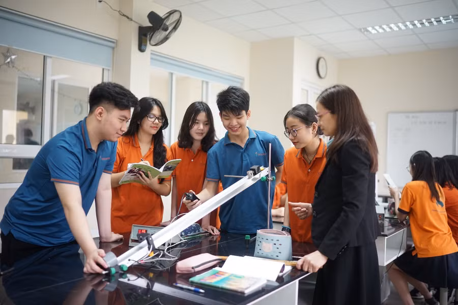 Học sinh Wellspring chủ động lĩnh hội kiến thức qua các hoạt động trải nghiệm/ thực hành