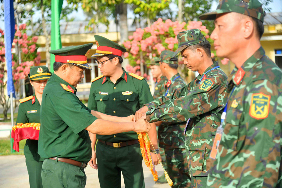 Hội thao nhằm đánh giá thực chất công tác huấn luyện bắn súng quân dụng nâng cao. Hội thao nhằm đánh giá thực chất công tác huấn luyện bắn súng quân dụng nâng cao.