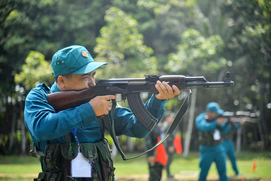 Các VĐV nam tham gia tranh tài.