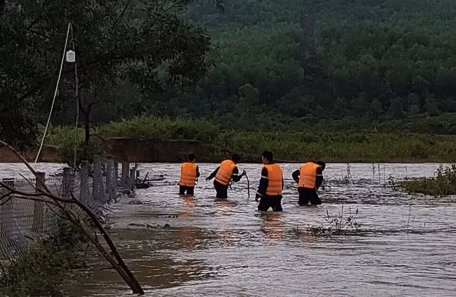 Đà Nẵng: Giảm xả nước hồ chứa nhằm hỗ trợ tìm kiếm nạn nhân mất tích ảnh 1