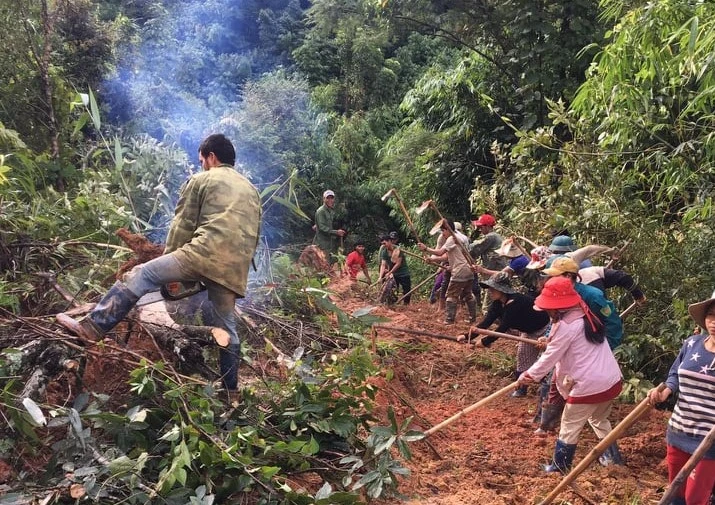 Mưa lớn gây sạt lở nhiều điểm trên địa bàn huyện Tu Mơ Rông.