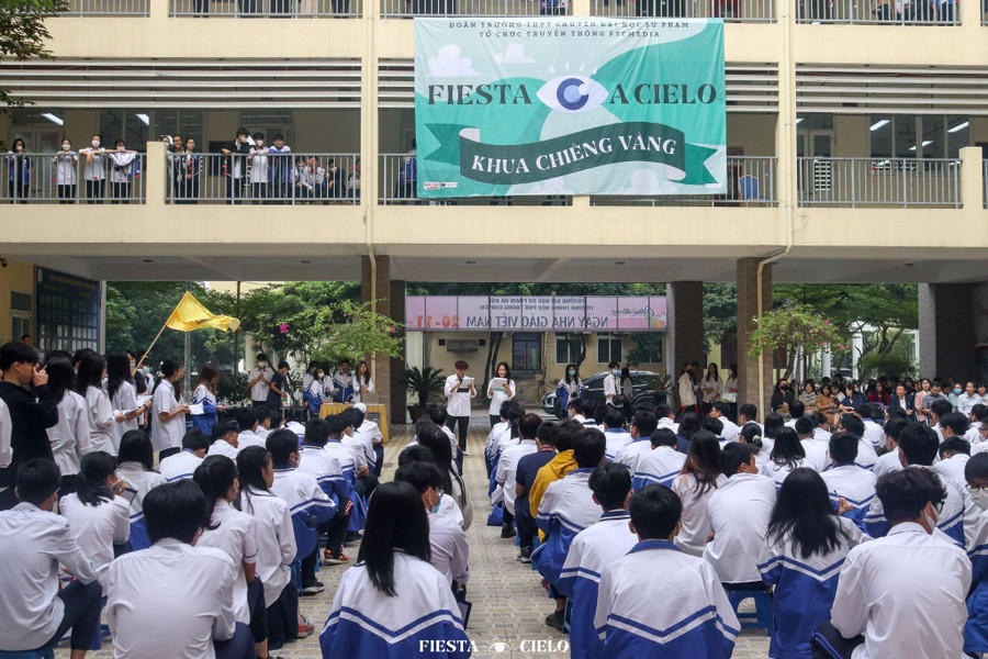 Toàn cảnh sàn đấu “Khua chiêng Vàng” trước giờ khai mạc. Toàn cảnh sàn đấu “Khua chiêng Vàng” trước giờ khai mạc.