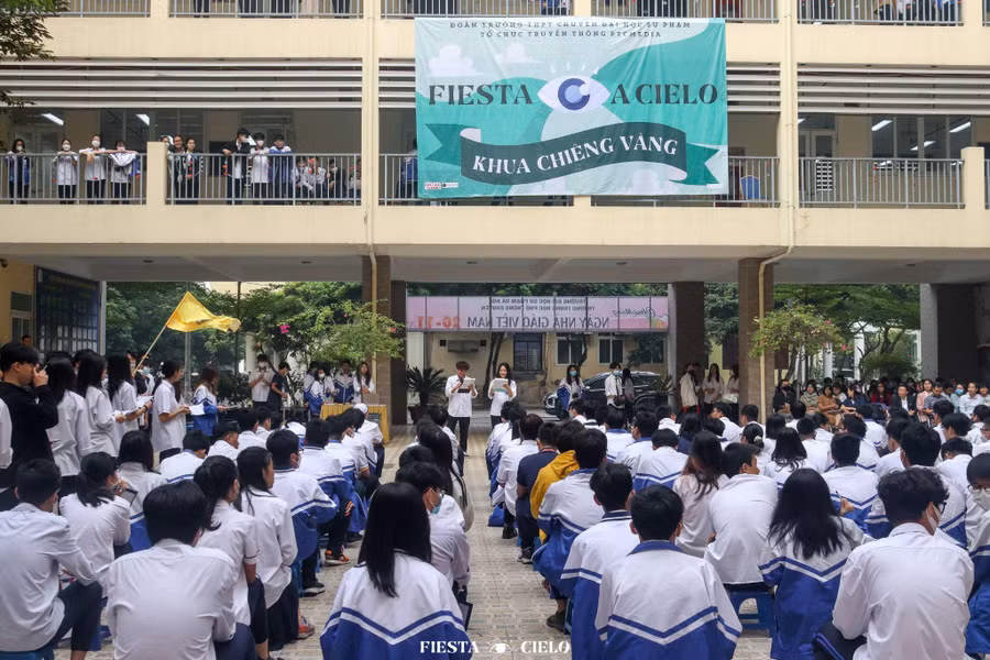 Toàn cảnh sàn đấu “Khua chiêng Vàng” trước giờ khai mạc.