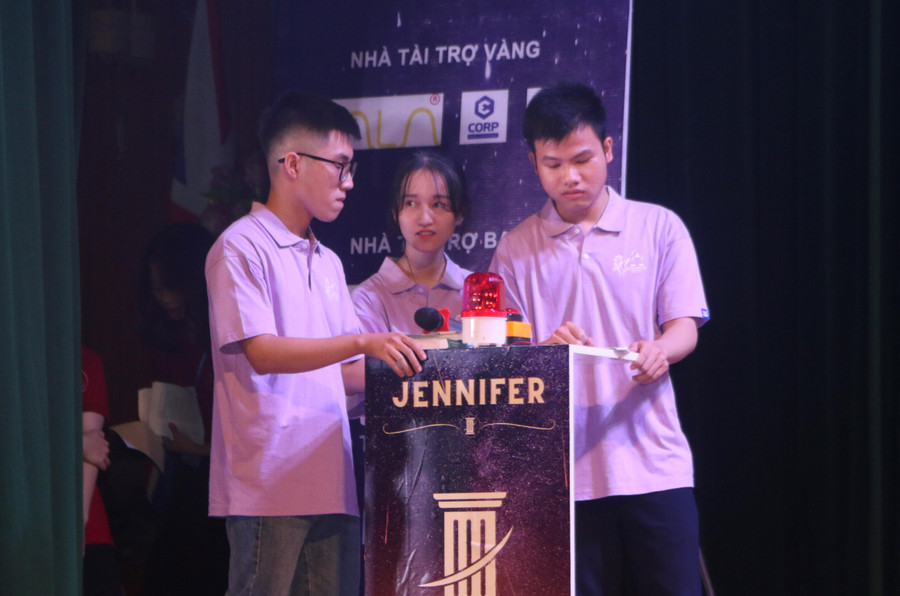 Mỗi đội thi có 3 thành viên để dự thi đêm chung kết Spirit Of Law 2022. Mỗi đội thi có 3 thành viên để dự thi đêm chung kết Spirit Of Law 2022.